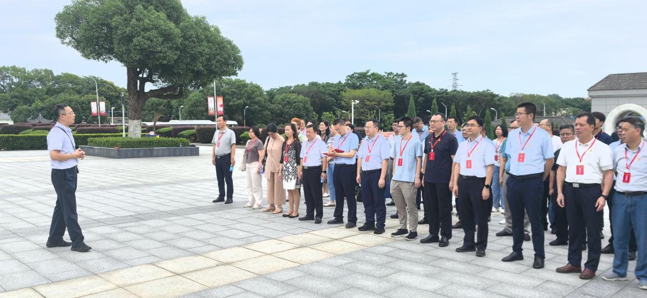 在方志敏精神高地锤炼党性 ——江西省委党校高校处干班学员赴方志敏烈士陵园开展沉浸式教学